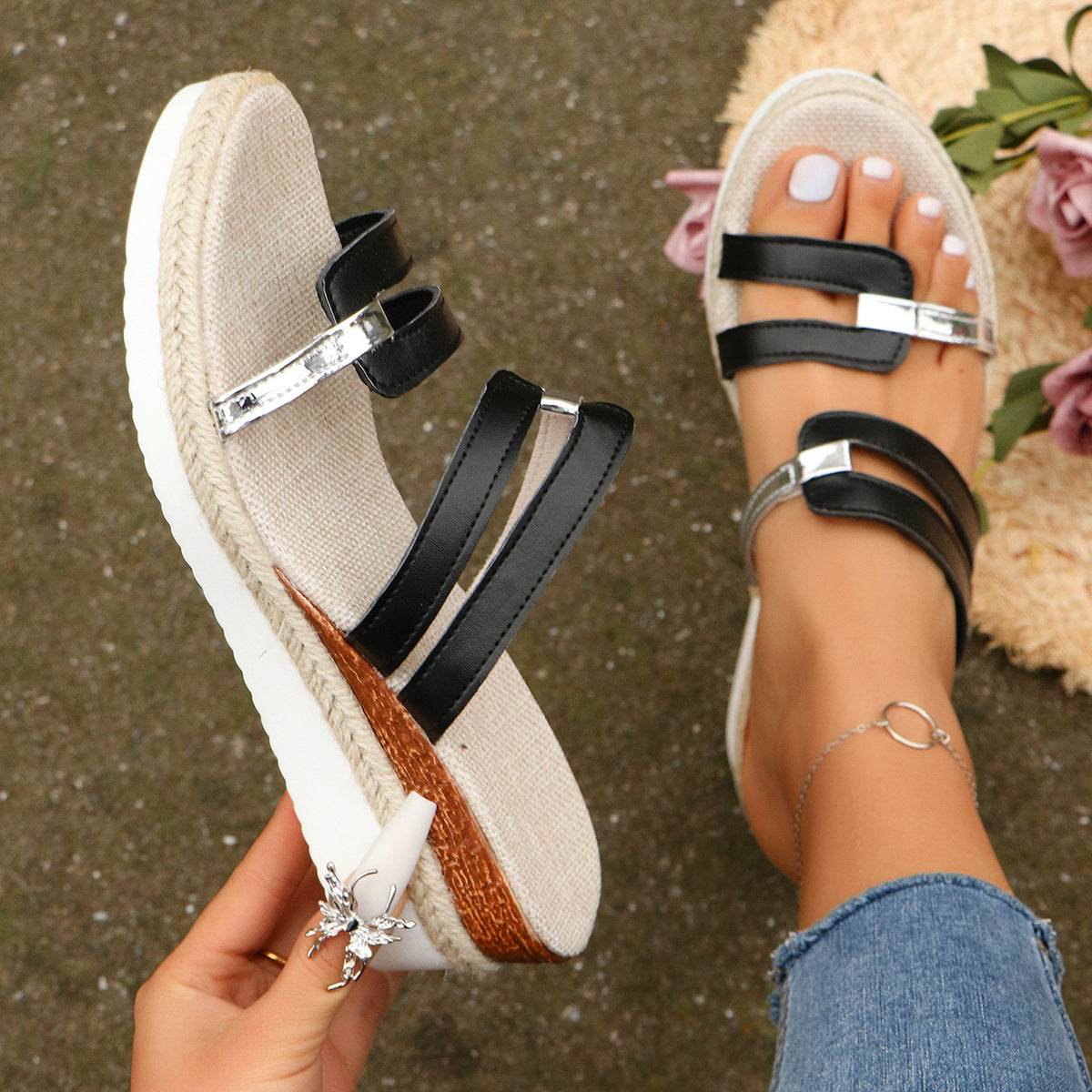 Sandalen mit Keilabsatz und Farbblock-Riemen - FreeWave Fashion 