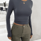 Einfarbiges, schmales Langarmoberteil mit Rundhalsausschnitt - FreeWave Fashion 