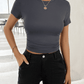 Unifarbenes Oberteil, tailliertes, kurzes, schmal geschnittenes, nabelfreies T-Shirt - FreeWave Fashion 