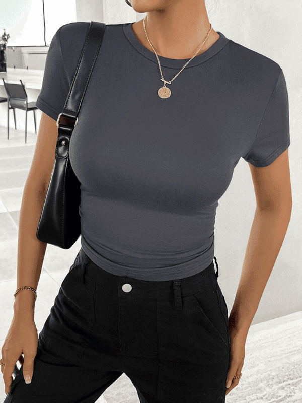 Unifarbenes Oberteil, tailliertes, kurzes, schmal geschnittenes, nabelfreies T-Shirt - FreeWave Fashion 