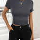 Unifarbenes Oberteil, tailliertes, kurzes, schmal geschnittenes, nabelfreies T-Shirt - FreeWave Fashion 