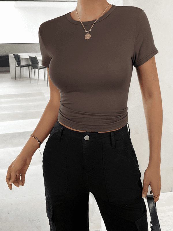 Unifarbenes Oberteil, tailliertes, kurzes, schmal geschnittenes, nabelfreies T-Shirt - FreeWave Fashion 