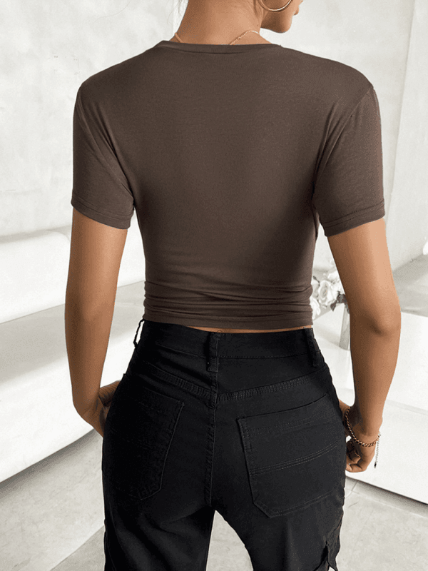 Unifarbenes Oberteil, tailliertes, kurzes, schmal geschnittenes, nabelfreies T-Shirt - FreeWave Fashion 