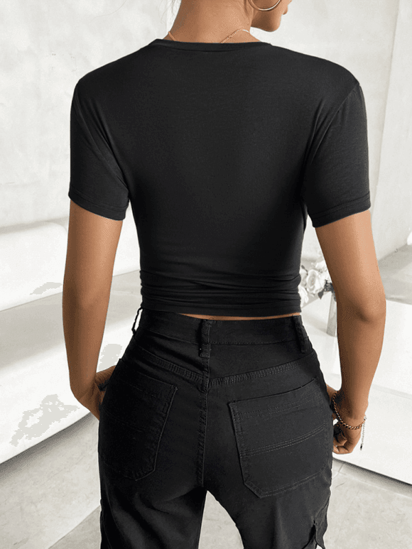 Unifarbenes Oberteil, tailliertes, kurzes, schmal geschnittenes, nabelfreies T-Shirt - FreeWave Fashion 
