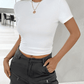 Unifarbenes Oberteil, tailliertes, kurzes, schmal geschnittenes, nabelfreies T-Shirt - FreeWave Fashion 